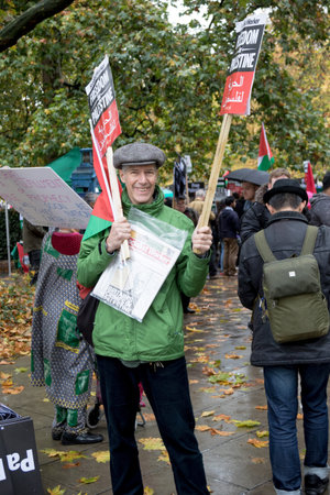 4th November 2017, London, United Kingdom:-Pro Palestine demonstrators march through London against the Balfour declaration of 1917 and the on going Israeli occupationのeditorial素材