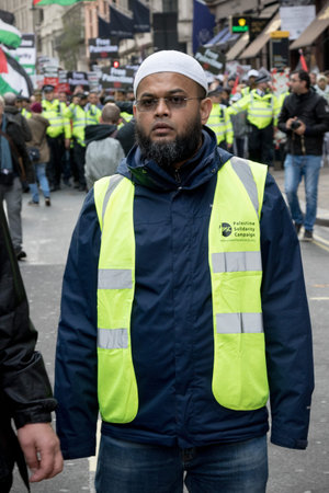 4th November 2017, London, United Kingdom:-Pro Palestine demonstrators march through London against the Balfour declaration of 1917 and the on going Israeli occupationのeditorial素材
