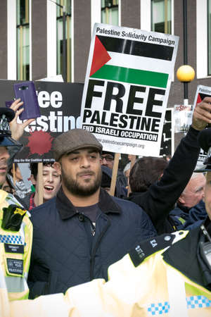 4th November 2017, London, United Kingdom:-Pro Palestine demonstrators march through London against the Balfour declaration of 1917 and the on going Israeli occupationのeditorial素材