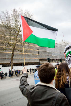 London, United Kingdom, 7st April 2018:- Protesters gather outside Downing Street in London to protest the recent killings of Palestinians in Gaza by the Israeli  army during of the Great Return Marchのeditorial素材