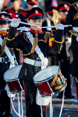 Sandhurst, United Kingdom, 11th November 2018:- Cadets from Sandhurst Corps of Drums march to Sandhurst War Memorial on the 100th Anniversary of the Armistice that ended the First World Warのeditorial素材