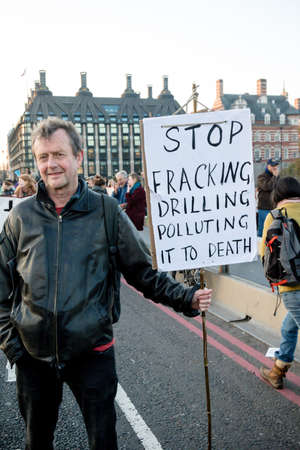 London, United Kingdom, November 17th:- Extinction Rebellion protesters block Westminster Bridge in central London to protest the current environmental emergencyのeditorial素材
