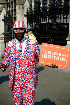 London, United Kingdom, March 29th 2019:- Pro Brexit marchers outside the British Parliament on the day the UK should have left the EUのeditorial素材