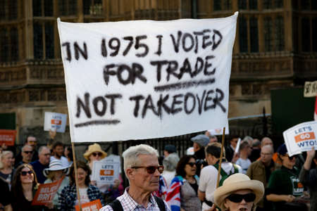 London, United Kingdom, March 29th 2019:- Pro Brexit marchers outside the British Parliament on the day the UK should have left the EUのeditorial素材