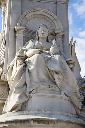 London, United Kingdom, March 8th 2020:- The Queen Victoria Memorial outsideのeditorial素材