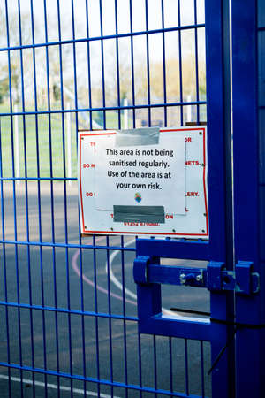 Sandhurst, United Kingdom, 9th April 2020:- Signs explaining the closure of a play park on advice from the British Government due to the Covid-19 outbreakのeditorial素材