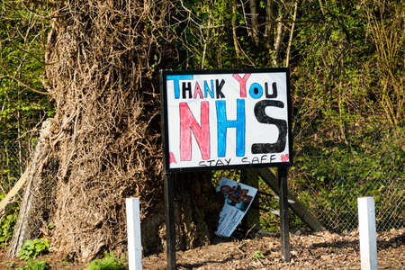 Sandhurst, United Kingdom, 9th April 2020:- A sign thanking the NHS during the lockdown due to the Covid-19 outbreakのeditorial素材