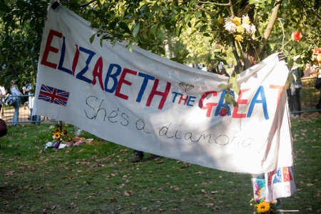 London, United Kingdom, 14th September 2022:- Tributes left by the public to Queen Elizabeth II in Green Park near Buckingham Palaceのeditorial素材