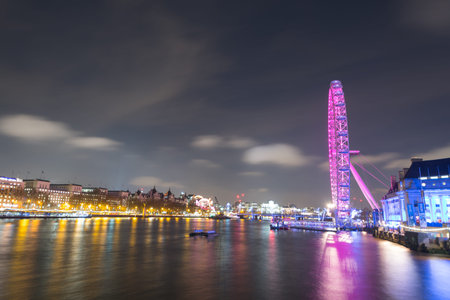 London Eye, at night London at the Themseのeditorial素材