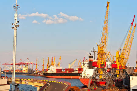 The seaport lit by the early sunsetのeditorial素材