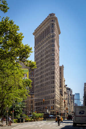 Flatiron building and empty street at Fifth Avenue, Manhattan, New York City, USAのeditorial素材
