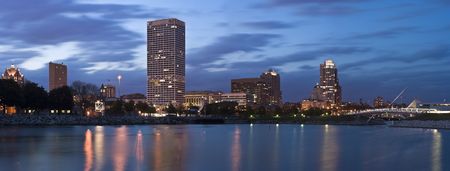Evening Panorama of Milwaukee - XXXLの写真素材