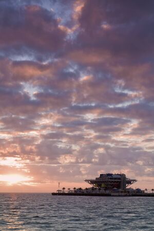 December 27, 2008: Sunrise by The Pier in St Petersburg, Florida.のeditorial素材