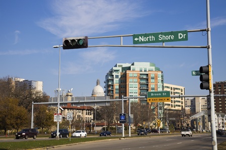 Madison, Wisconsin, USA - 11.6.2009: North Shore Drive in Madison, Wisconsin. Dome of the State Capitol Building in the centerのeditorial素材