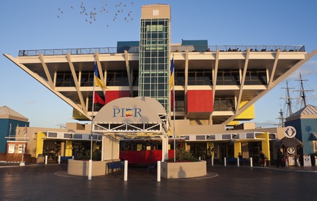 Pier in St. Petersburg, Florida. Seen morning time with the palm tree on the leftのeditorial素材