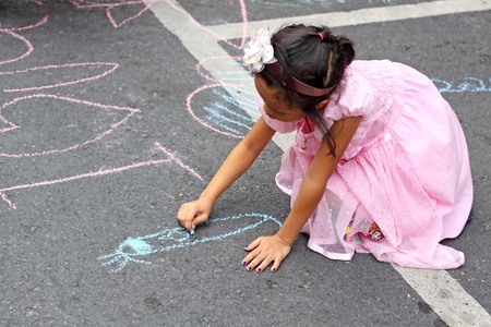 PHUKET, THAILAND - JANUARY 28: Unidentified girl drawing on asphalt with chalk in PHUKET CHINESE NEW YEAR FESTIVAL 2012 on January 28, 2012 in Phuket, Thailand.のeditorial素材