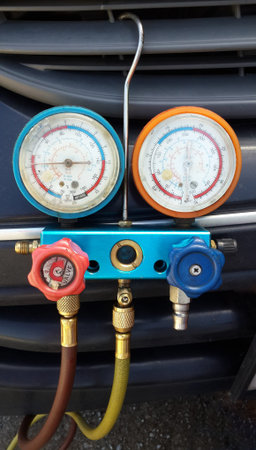 Equipment Measure and filling of Air Conditioner 