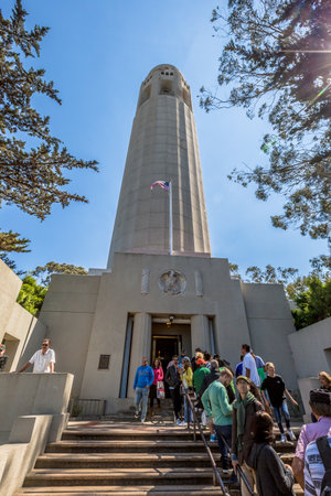 San Francisco, California, United States - August 14, 2016: Perspective view of Coit Tower in North Beach on Telegraph Hill, in a sunny day. People lined up to climb the tower.のeditorial素材