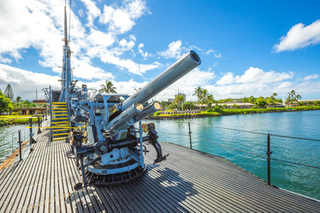HONOLULU, OAHU, HAWAII, UNITED STATES - AUGUST 21, 2016: Submarine machine gun of the USS Bowfin SS-287 at Pearl Harbor memorial site. National historic and patriotic landmark.のeditorial素材