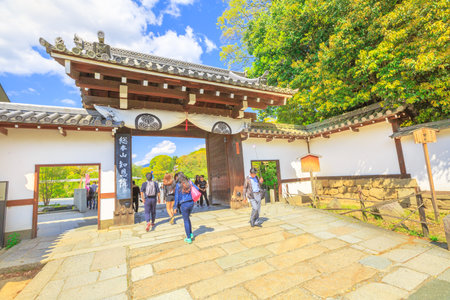 Kyoto, Japan - April 24, 2017: people crossing gate to entrance of Maruyama Park coming from the famous Chion-in Sanmon. Maruyama Park is the Kyotos most famous cherry-blossom viewing hanami spot.のeditorial素材