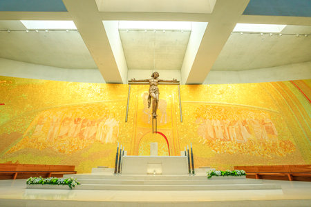 Fatima, Portugal - August 15, 2017: altar in Basilica of the Holy Trinity. The Igreja da Santissima Trindade or Basilica Menor is the fourth largest Christian church in the world, with 8700 seats.のeditorial素材