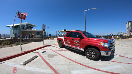 La jolla, San Diego, California, United States - August 3, 2018: American lifeguard fire-rescue. Tundra 4x4 Toyota pickup patroling beach of San Diego. Southern California fire, Pacific Coast.のeditorial素材