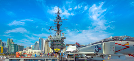 San Diego, Navy Pier, California, USA - August 1, 2018: panorama of the USS Midway, a cold war warship at San Diego pier. It was the longest-serving aircraft carrier of United States.のeditorial素材
