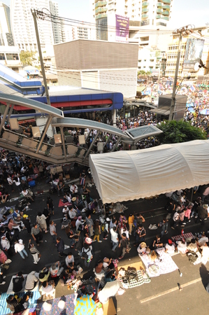 Bangkok/Thailand - 01 13 2014: The Yellow Shirts block Asok as part of 'Shutdown Bangkok' operation.のeditorial素材