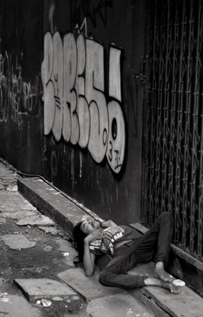 Homeless man sleeps in a Bangkok streetのeditorial素材