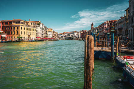 View of the Rialto Bridge on the Grand Canal in Venice.のeditorial素材