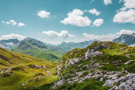 Panoramic view of the Austrian Alps.の素材 [FY310171278070]