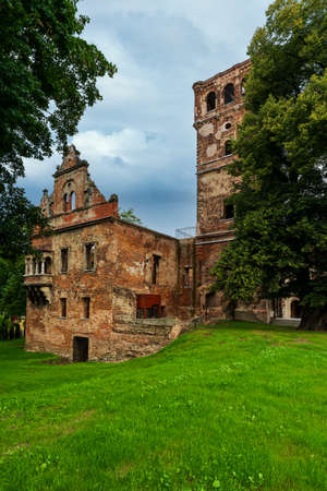 Ruins of the palace in the town of TworkÃ³w, Poland.のeditorial素材