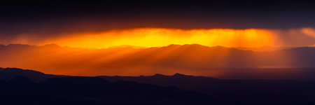 Shining Throughの写真素材