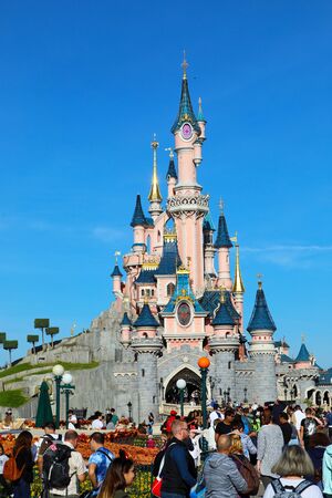 Marne-la-Vall? ? e, France - October 13, 2018: Sleeping Beauty Castle At Disneyland Paris (Euro Disney), Crowd Of People, Marne-la-Vallee, ?-le-de-France, France, Europeのeditorial素材