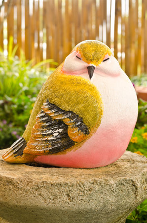 Bird statue in gardenの写真素材