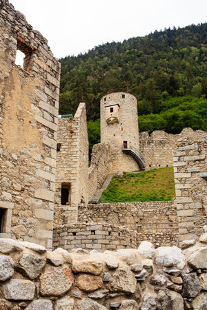 View of the fortress Chiusa di Rio Pusteriaのeditorial素材
