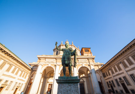 View of the Emperor Constantine monument next to the Basilica of San Lorenzo in Milanのeditorial素材
