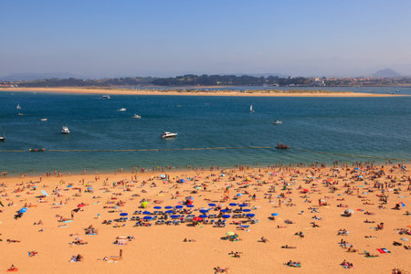 SANTANDER, SPAIN - AUGUST, 22: View of the Santander beach on August 22, 2016のeditorial素材