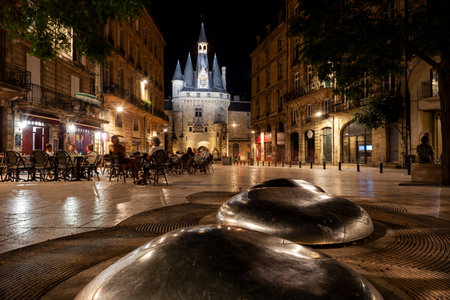 Night view of the Porte Cailhau or Porte du Palais. The former town gate of the city of Bordeaux in France. One of the main tourist attractions of the French cityのeditorial素材