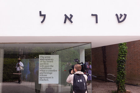 Venice, Italy - April 19, 2024: Journalistic press service next to the closed Israeli national pavilion at the 60th International Art exhibition of Venice biennale. The artist and curators of the Israel pavilion have decided to close the pavilion until 'aのeditorial素材