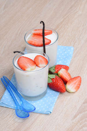 Yogurt with fresh strawberriesの写真素材