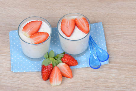 Yogurt with fresh strawberriesの写真素材