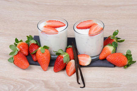 Yogurt with fresh strawberriesの写真素材