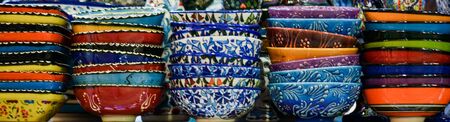 Different type of colorful Turkish ceramic tableware in the Bazaarの写真素材
