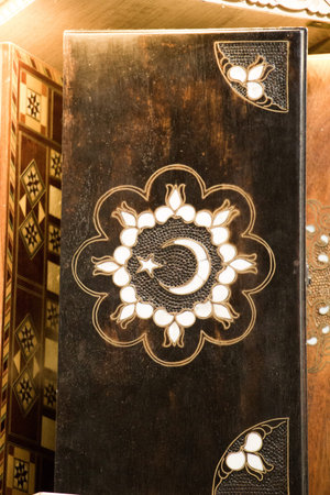 Metal islamic crescent moon icon