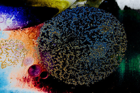 Oil bubbles inside water base form patterns