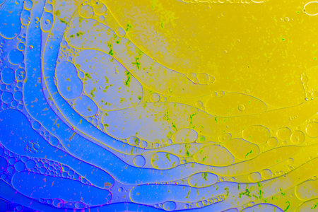 Oil bubbles inside water base form patterns
