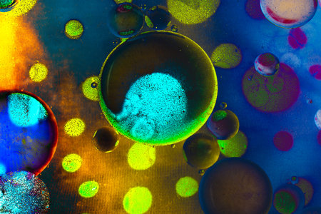Oil bubbles inside water base form patternsの写真素材