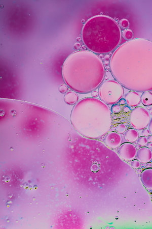 Oil bubbles inside water base form patterns