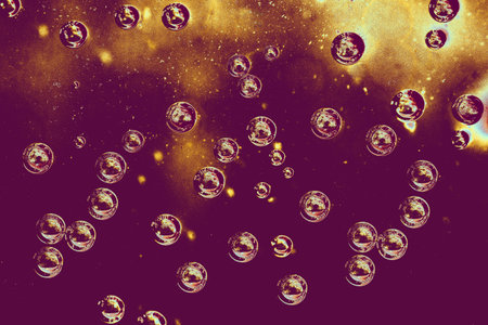 Air bubbles inside water base form patterns